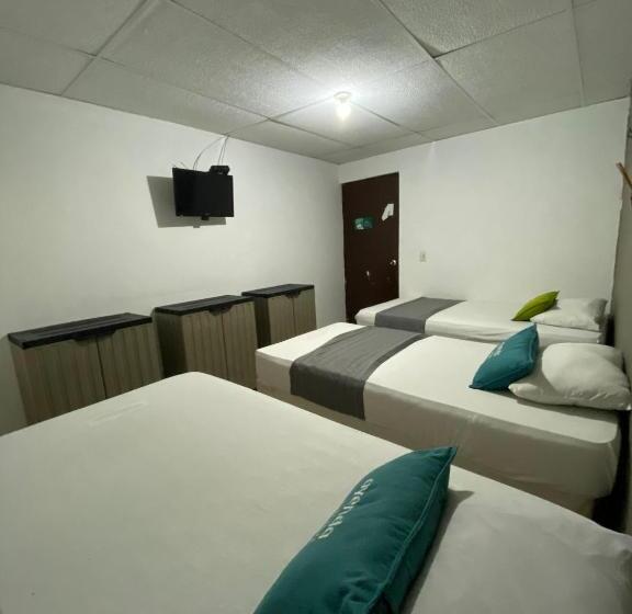 هتل Puerto Vigia Inn