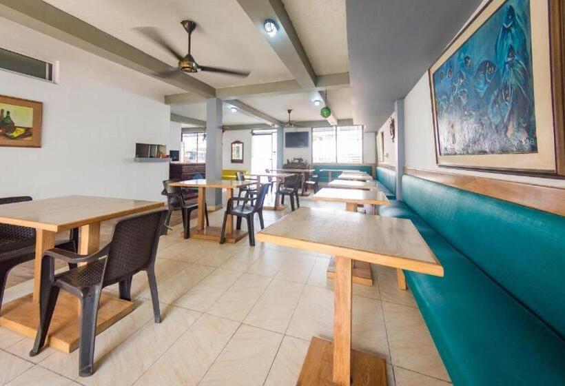 هتل Puerto Vigia Inn