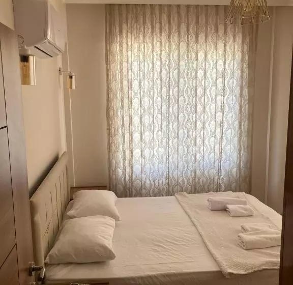 Christina Apart Otel