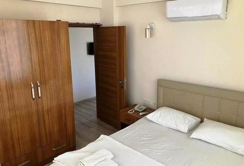Christina Apart Otel