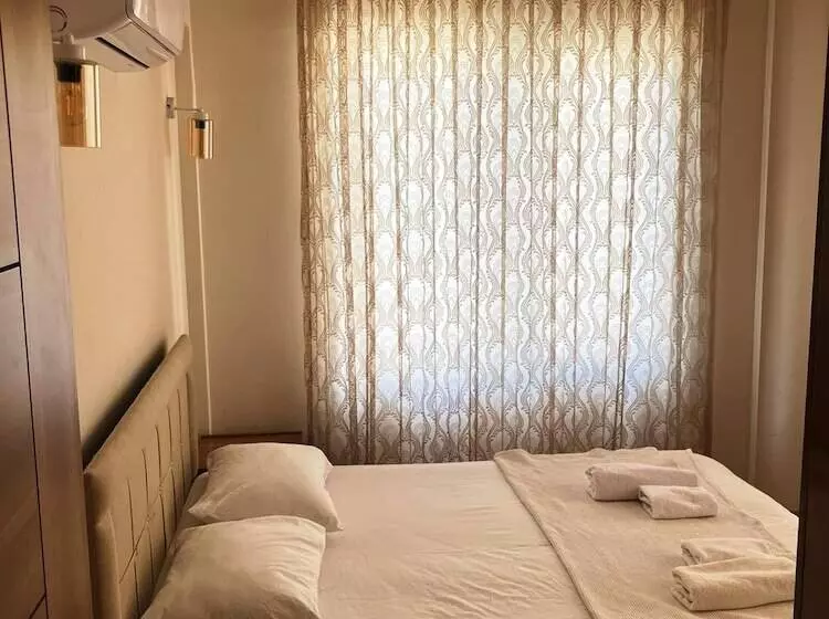 Christina Apart Otel