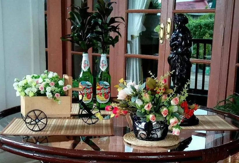 ホテル Golaghat Gymkhana