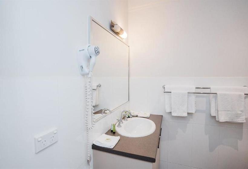 בית מלון כפרי Hurley's Bar & Bistro