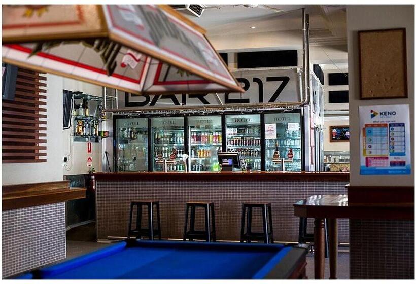 בית מלון כפרי Hurley's Bar & Bistro