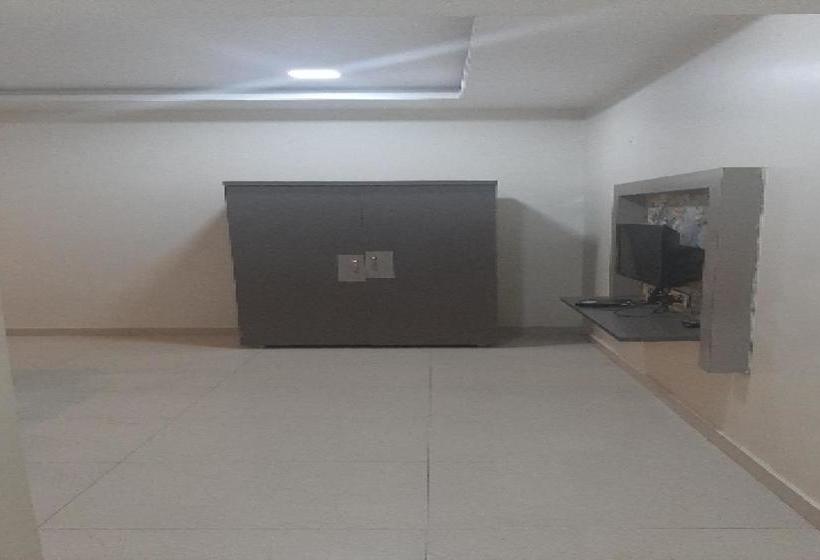 酒店 Oyo 80853 & Lawn By Dhotre