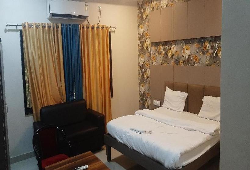 酒店 Oyo 80853 & Lawn By Dhotre