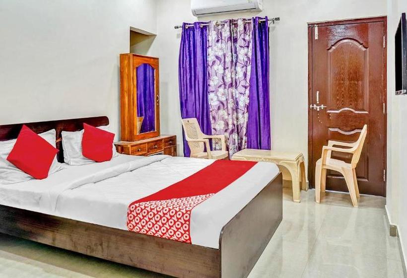 酒店 Oyo 80853 & Lawn By Dhotre