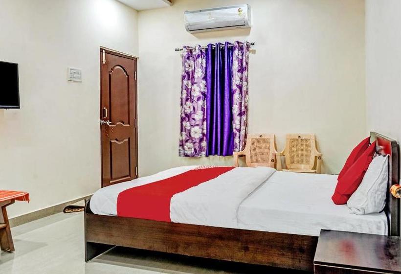 酒店 Oyo 80853 & Lawn By Dhotre