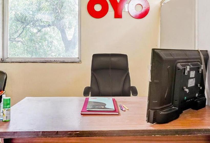 酒店 Oyo 80853 & Lawn By Dhotre