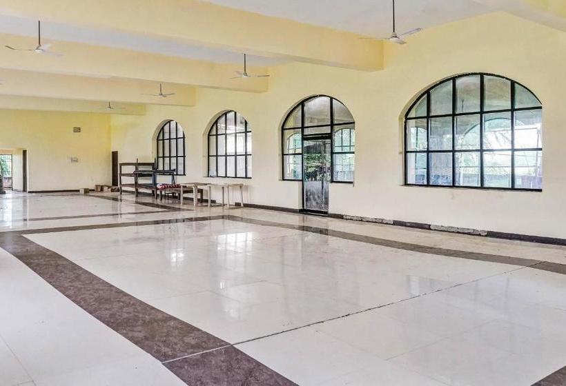 酒店 Oyo 80853 & Lawn By Dhotre