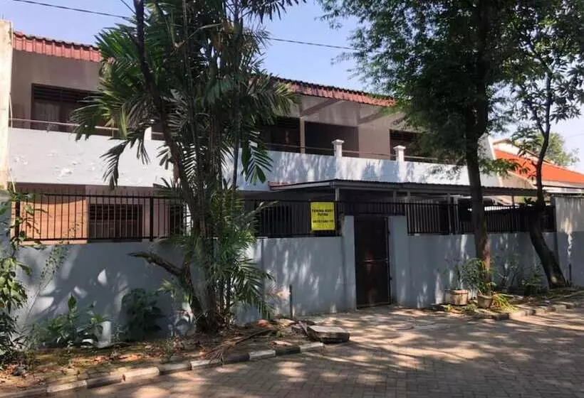 Hotelli Oyo 90482 Rumah Oma Syariah