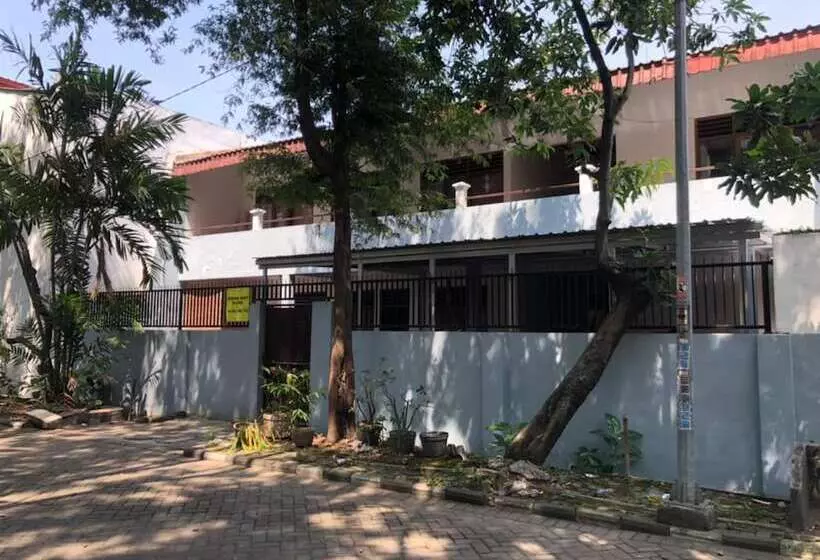 Hotelli Oyo 90482 Rumah Oma Syariah