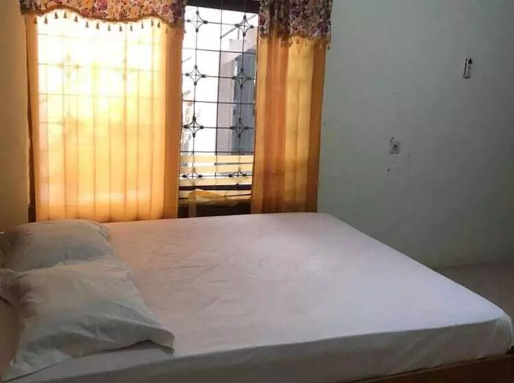 Hotelli Oyo 90482 Rumah Oma Syariah