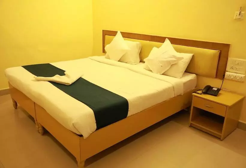 ホテル Sravanthy Inn