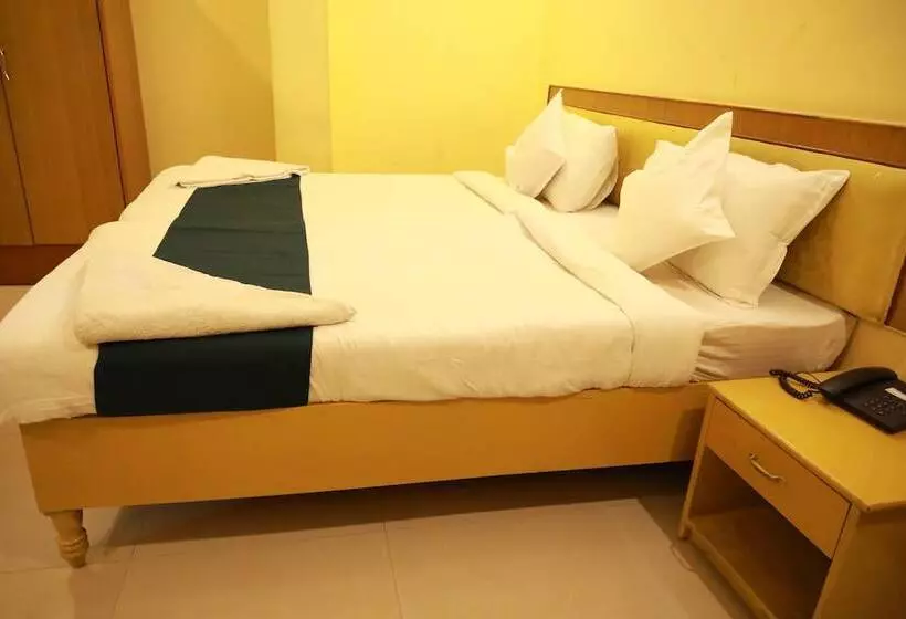 ホテル Sravanthy Inn