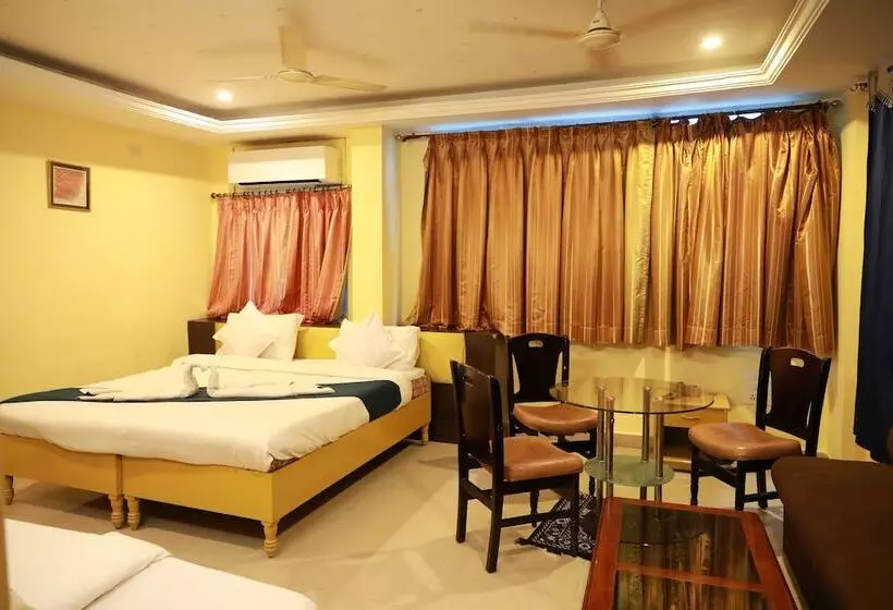 ホテル Sravanthy Inn
