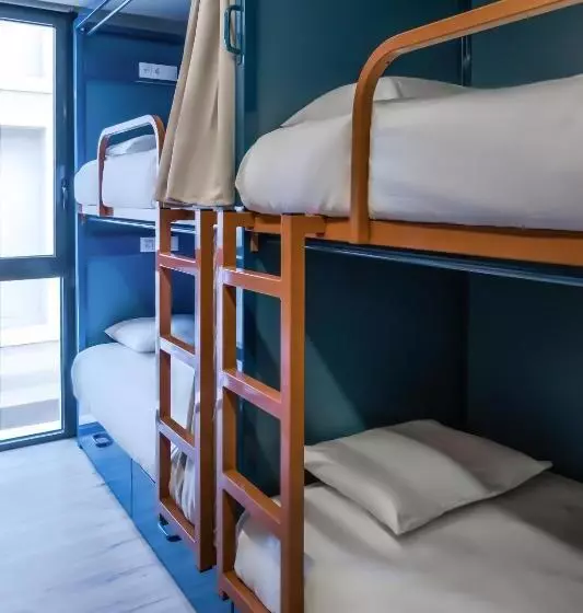 هاستل Latroupe Poblenou Beach