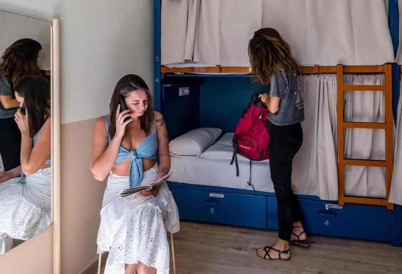 هاستل Latroupe Poblenou Beach