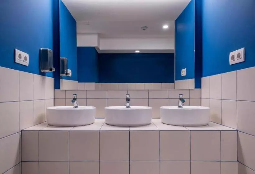 هاستل Latroupe Poblenou Beach