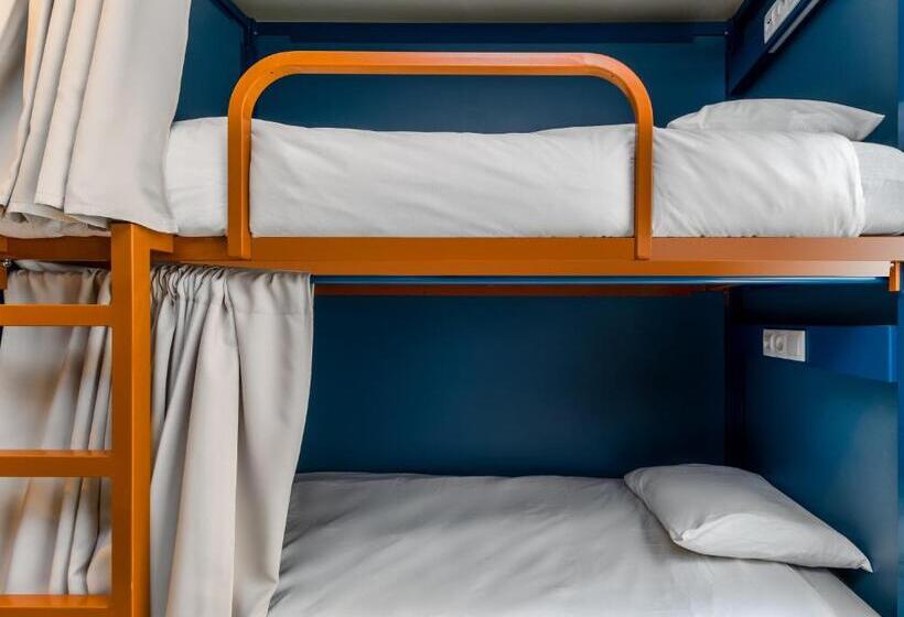 هاستل Latroupe Poblenou Beach