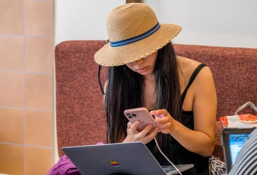 هاستل Latroupe Poblenou Beach