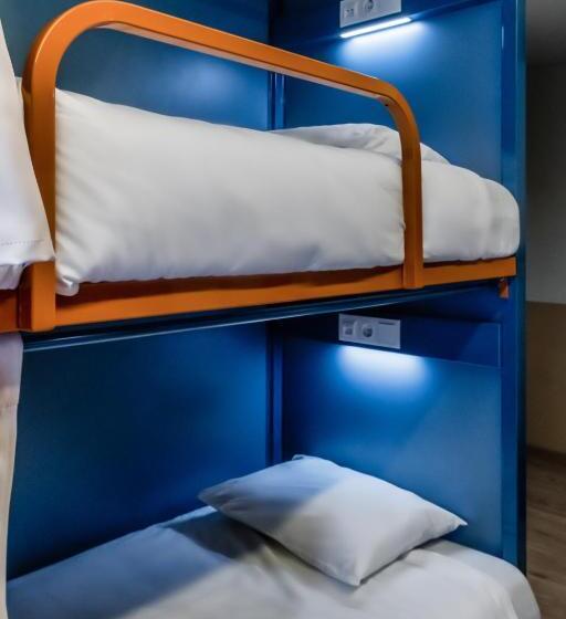 هاستل Latroupe Poblenou Beach