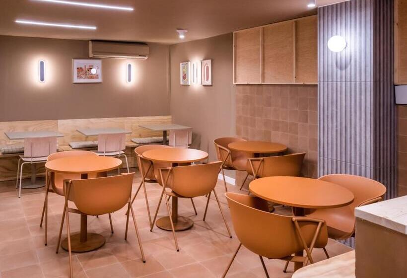 هاستل Latroupe Poblenou Beach