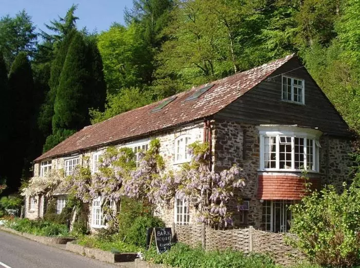 تختخواب و صبحانه The Bark House