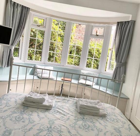 민박 The Bark House