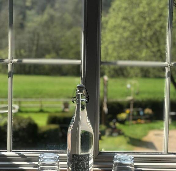 민박 The Bark House