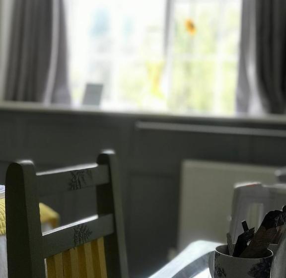 민박 The Bark House