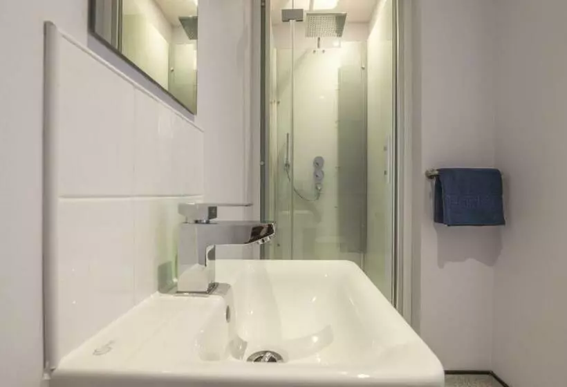 هتل No 4 Ocean Cabins   Saundersfoot Harbour   Saundersfoot