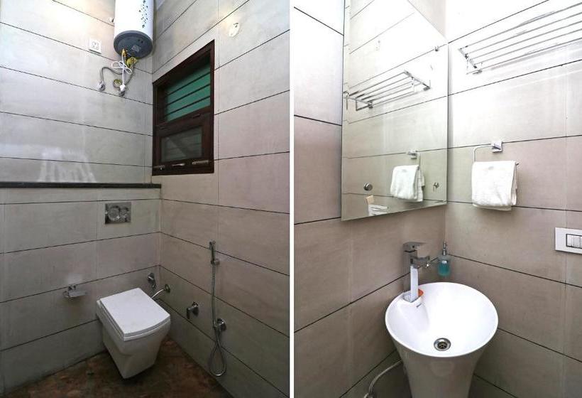 فندق Oyo 38799 Savoy Guest House