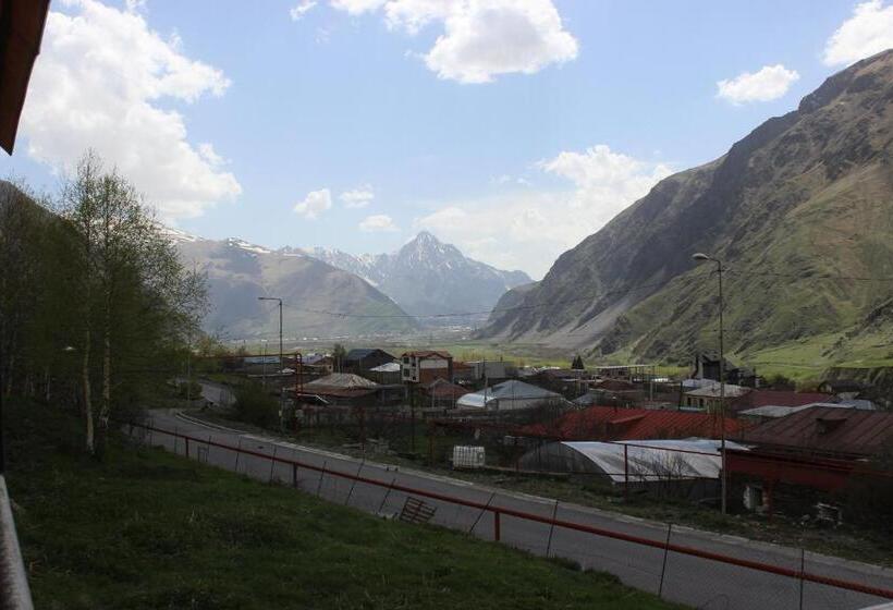 پانسیون Golden Star Kazbegi