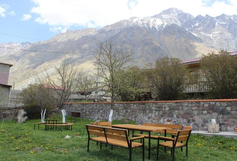 پانسیون Golden Star Kazbegi