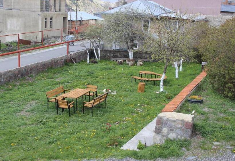 پانسیون Golden Star Kazbegi