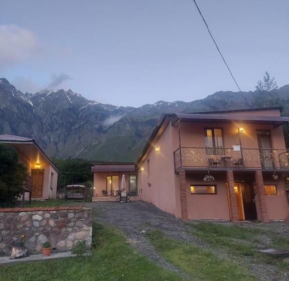 پانسیون Golden Star Kazbegi