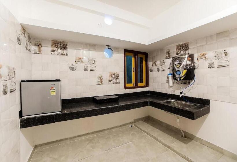 Pensionat Home Khan Basera Near Iter College