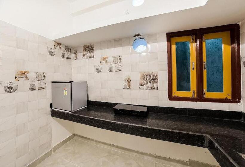 Pensionat Home Khan Basera Near Iter College