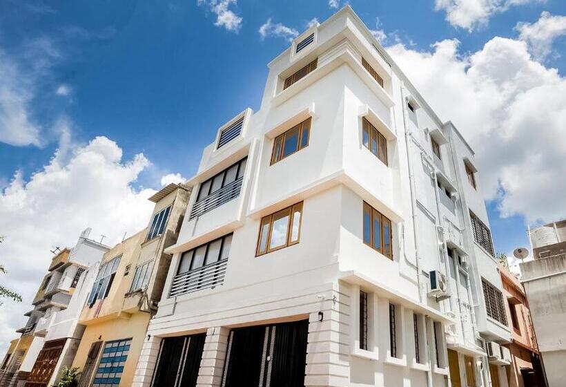 Pensionat Home Khan Basera Near Iter College