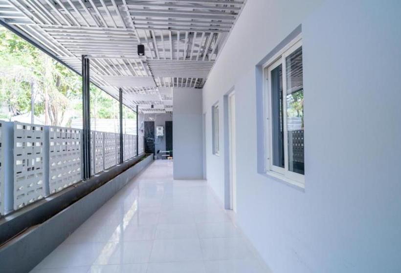 בית מלון כפרי Koolkost Syariah Near Lippo Mall Kemang  Minimum Stay 6 Nights