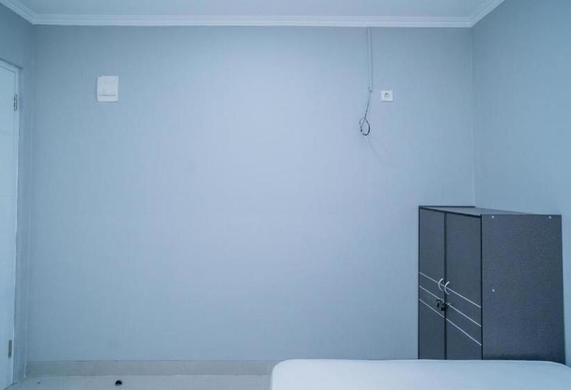 בית מלון כפרי Koolkost Syariah Near Lippo Mall Kemang  Minimum Stay 6 Nights