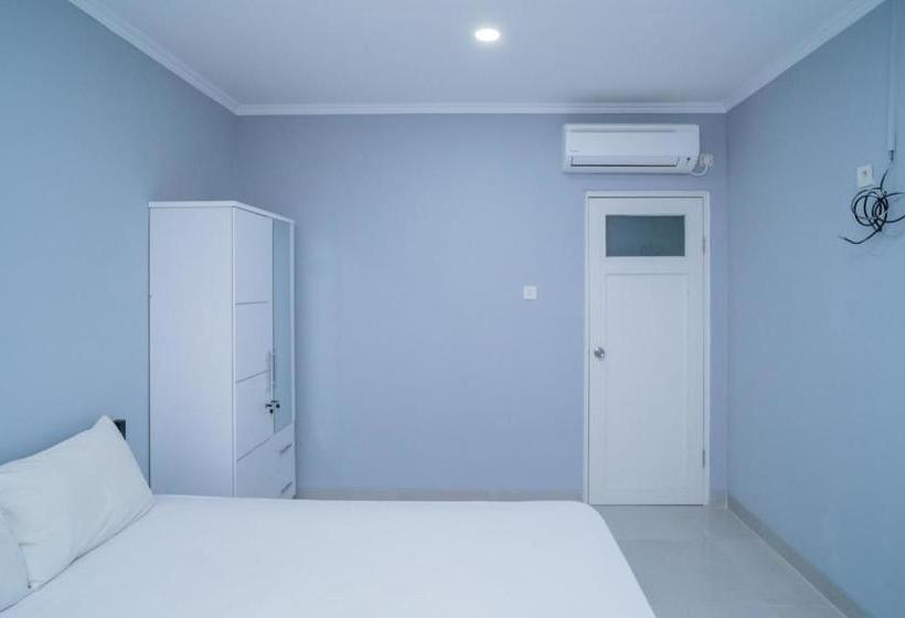 בית מלון כפרי Koolkost Syariah Near Lippo Mall Kemang  Minimum Stay 6 Nights