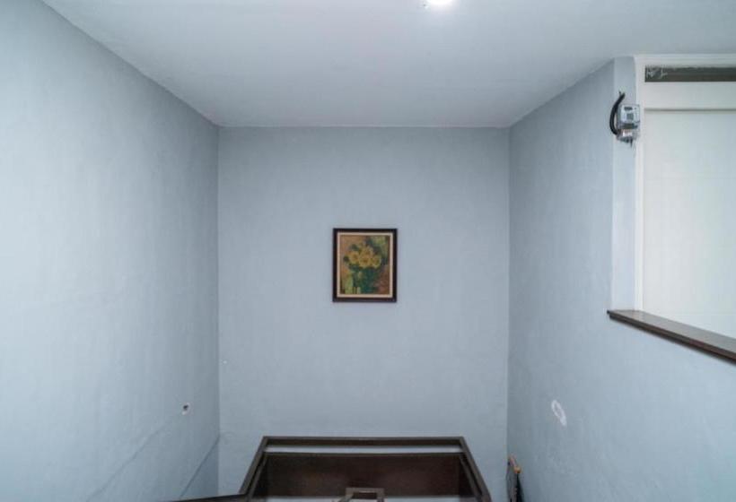 בית מלון כפרי Koolkost Syariah Near Lippo Mall Kemang  Minimum Stay 6 Nights