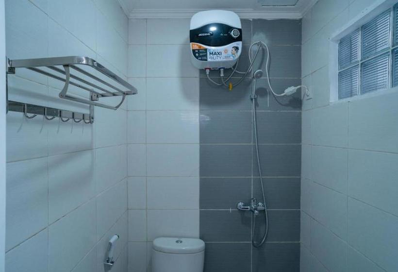 בית מלון כפרי Koolkost Syariah Near Lippo Mall Kemang  Minimum Stay 6 Nights