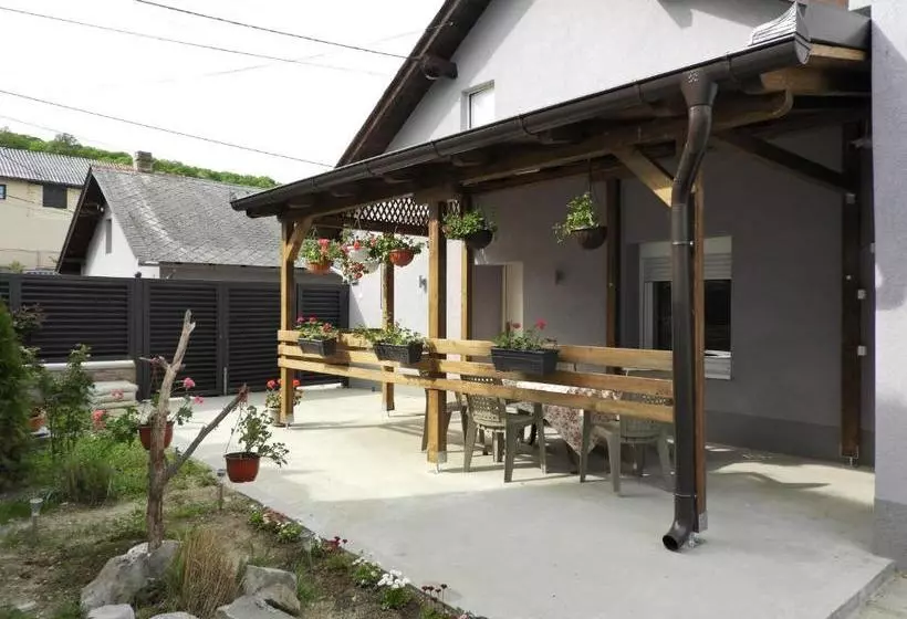 پانسیون Hana Apartmani