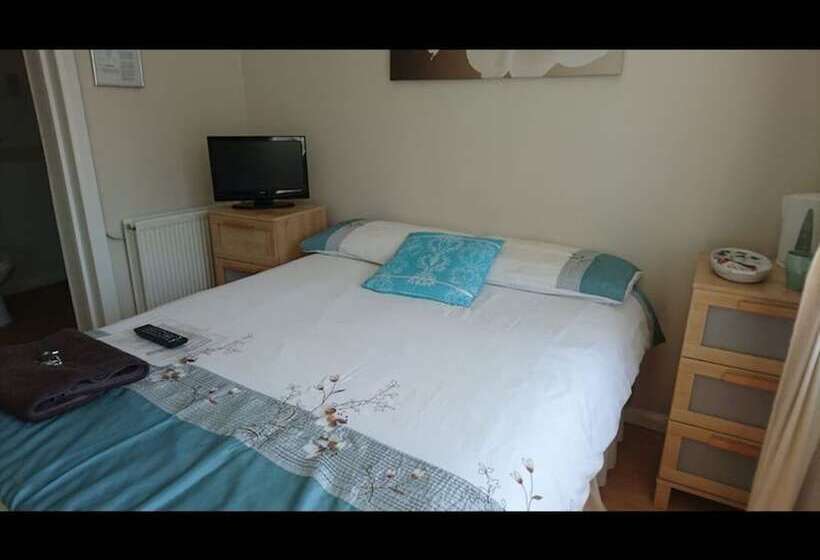 پانسیون Room In Guest Room En Suite Shower Room Double Room With 1 Double Deyr