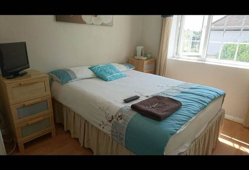 پانسیون Room In Guest Room En Suite Shower Room Double Room With 1 Double Deyr