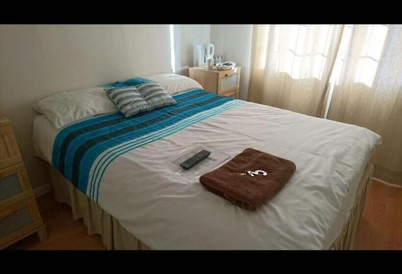 پانسیون Room In Guest Room En Suite Shower Room Double Room With 1 Double Deyr