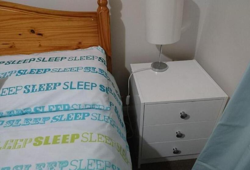 پانسیون Room In Guest Room En Suite Shower Room Double Room With 1 Double Deyr